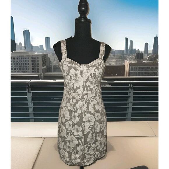 NWOT Guess Womens Size Medium Tan Chloe Dress Denim Stretch Fitted Bodice - Picture 1 of 12